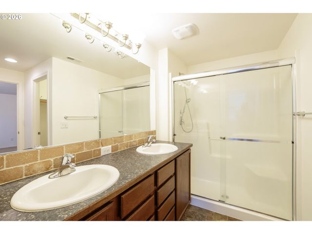 4950 GLACIER Dr, Springfield, OR 97478
