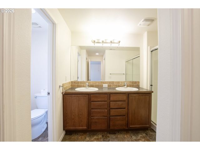 4950 GLACIER Dr, Springfield, OR 97478