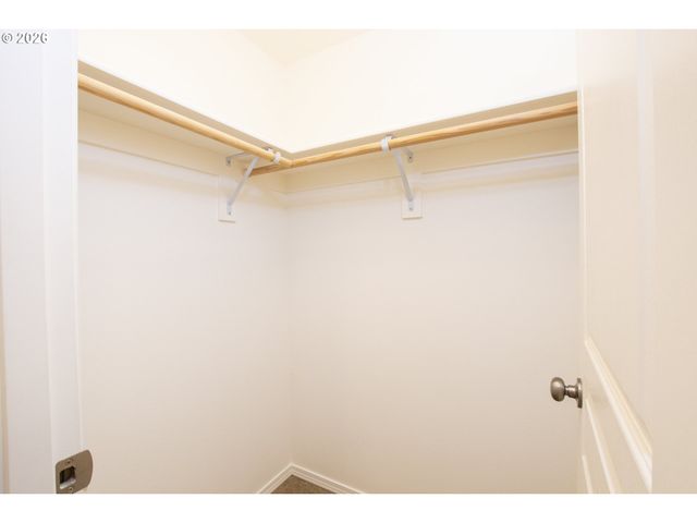 4950 GLACIER Dr, Springfield, OR 97478