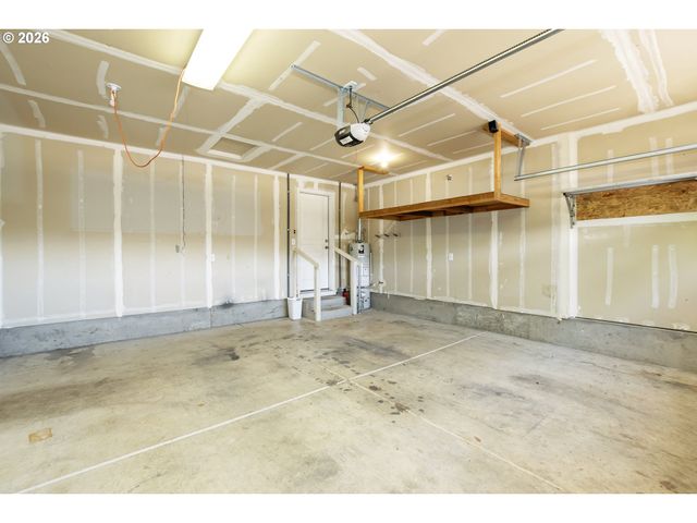 4950 GLACIER Dr, Springfield, OR 97478