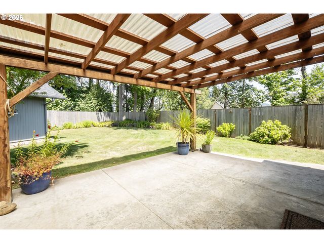 4950 GLACIER Dr, Springfield, OR 97478