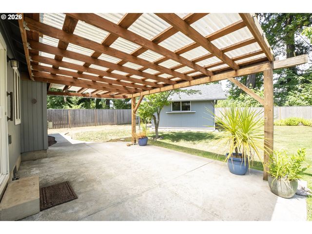4950 GLACIER Dr, Springfield, OR 97478