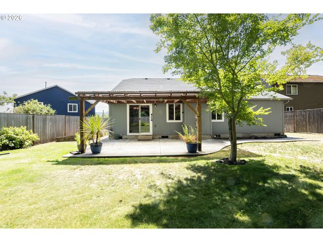 4950 GLACIER Dr, Springfield, OR 97478