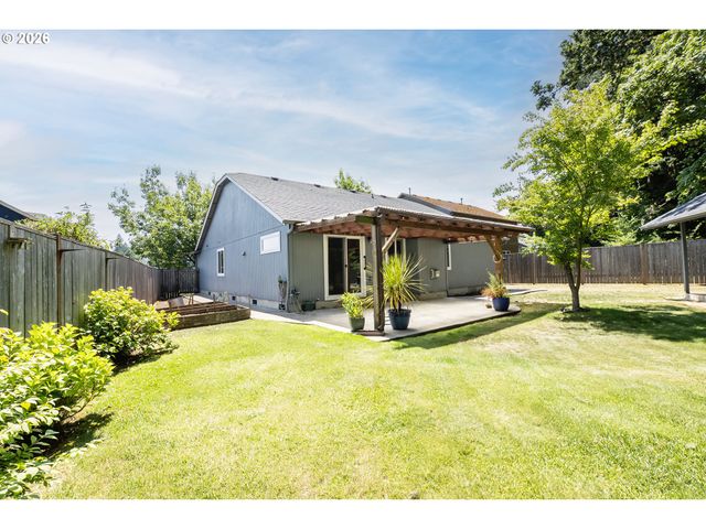 4950 GLACIER Dr, Springfield, OR 97478