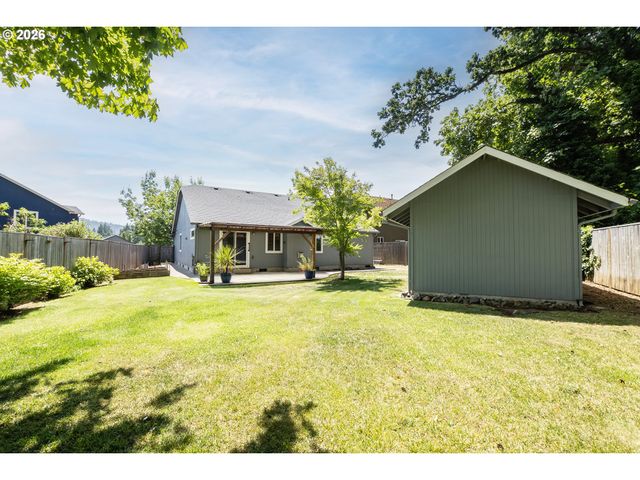 4950 GLACIER Dr, Springfield, OR 97478