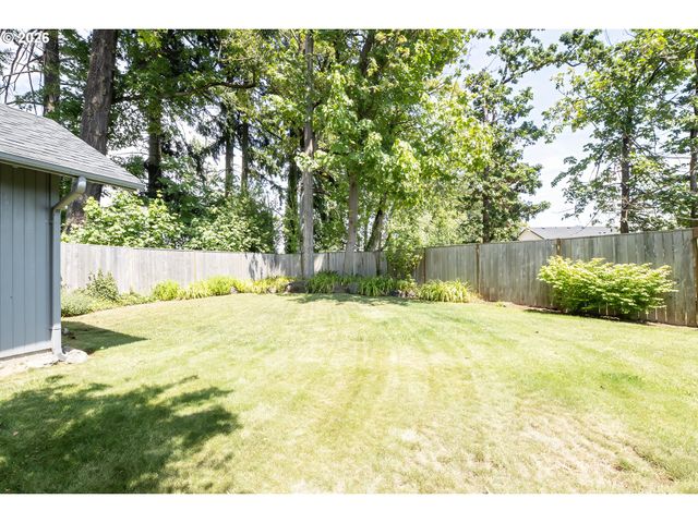 4950 GLACIER Dr, Springfield, OR 97478