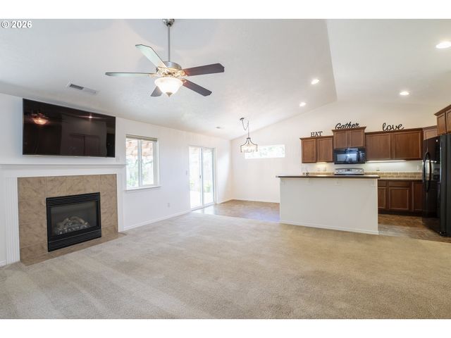 4950 GLACIER Dr, Springfield, OR 97478