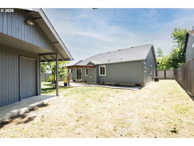 4950 GLACIER Dr, Springfield, OR 97478