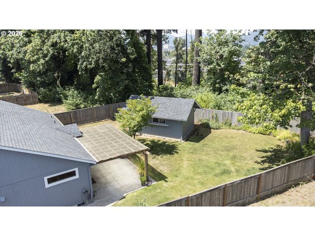 4950 GLACIER Dr, Springfield, OR 97478