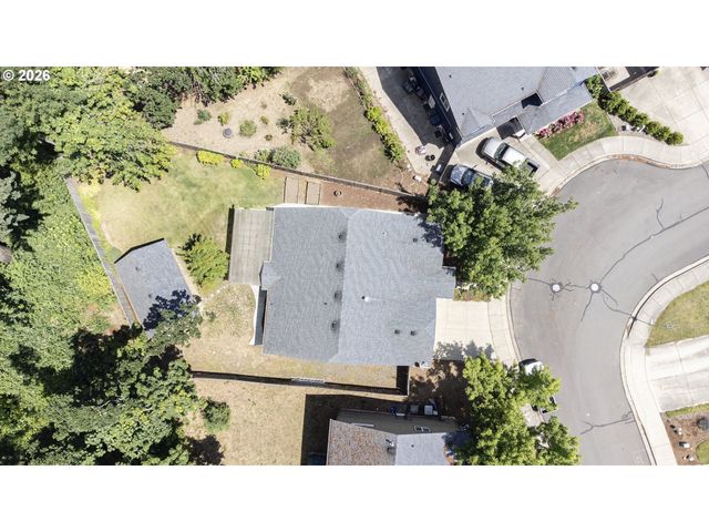 4950 GLACIER Dr, Springfield, OR 97478