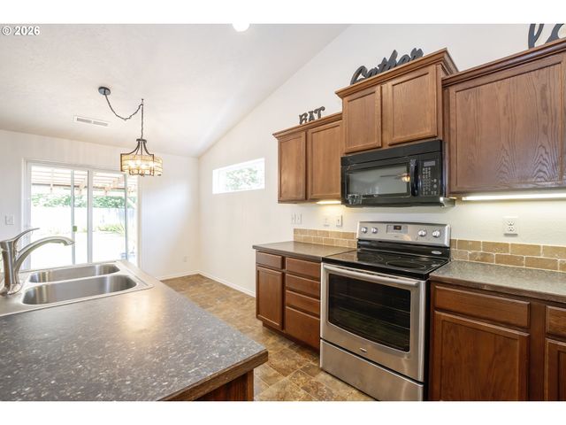 4950 GLACIER Dr, Springfield, OR 97478