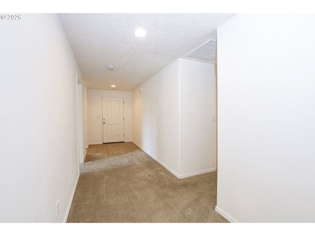 4950 GLACIER Dr, Springfield, OR 97478