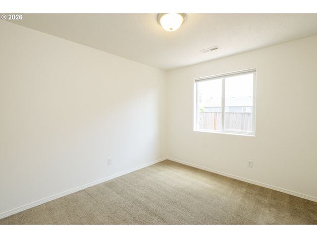 4950 GLACIER Dr, Springfield, OR 97478