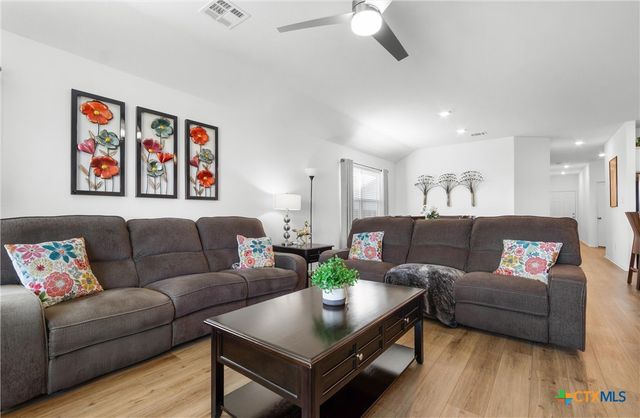 108 The Ugly Way, Jarrell, TX 76537