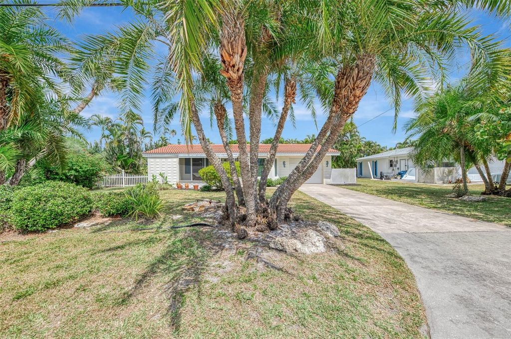 201 LYONS BAY ROAD, Nokomis, FL 34275