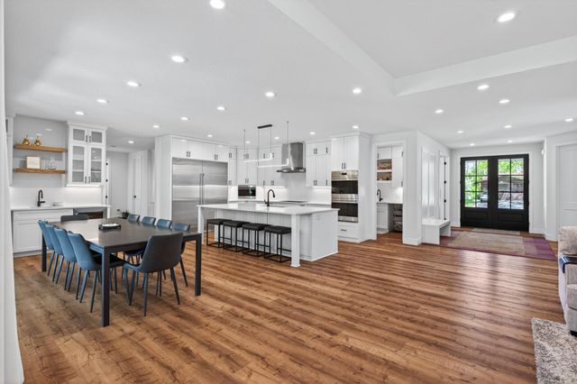 5717 W 68th Street, Edina, MN 55439