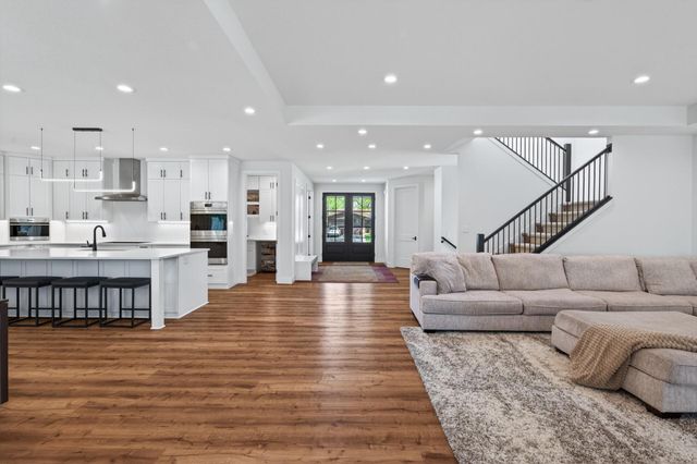 5717 W 68th Street, Edina, MN 55439