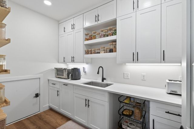 5717 W 68th Street, Edina, MN 55439