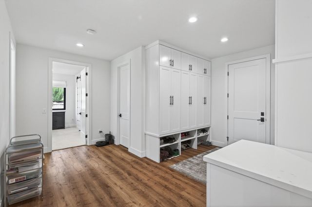5717 W 68th Street, Edina, MN 55439