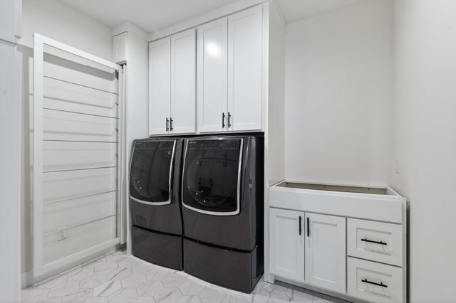 5717 W 68th Street, Edina, MN 55439