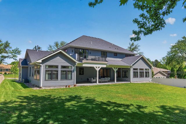 5717 W 68th Street, Edina, MN 55439