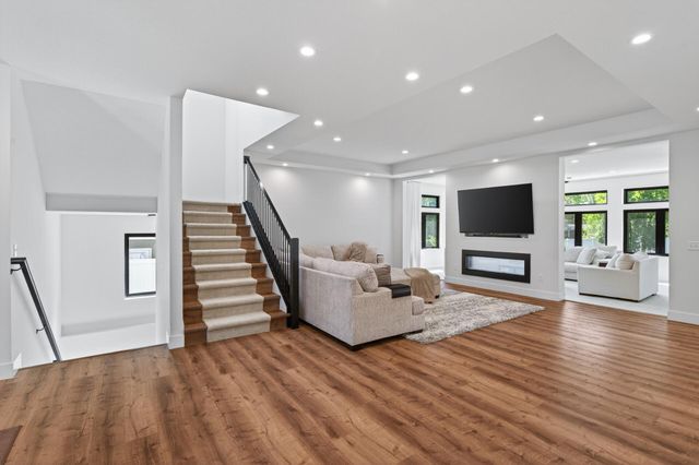 5717 W 68th Street, Edina, MN 55439