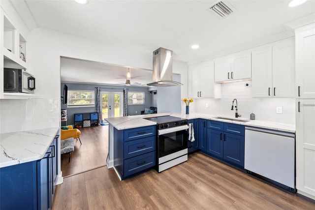 824 61ST AVENUE NE, St Petersburg, FL 33703