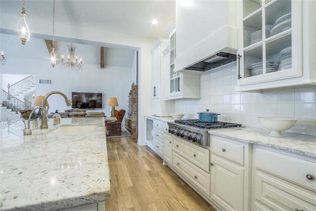 9320 Rosewood Drive, Prairie Village, KS 66207