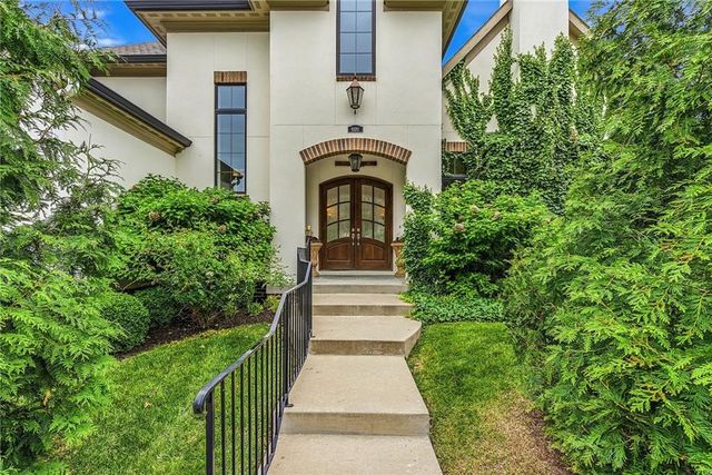 9320 Rosewood Drive, Prairie Village, KS 66207
