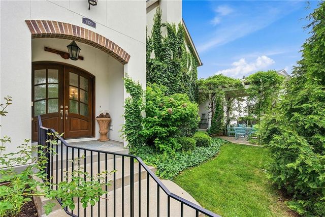 9320 Rosewood Drive, Prairie Village, KS 66207