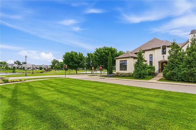 9320 Rosewood Drive, Prairie Village, KS 66207