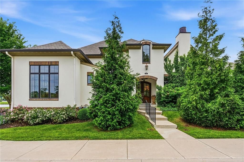 9320 Rosewood Drive, Prairie Village, KS 66207