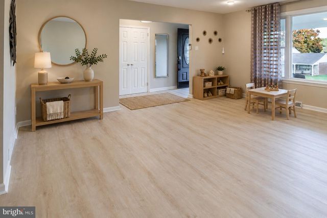 1588 WILLIAMS RD, Abington, PA 19001