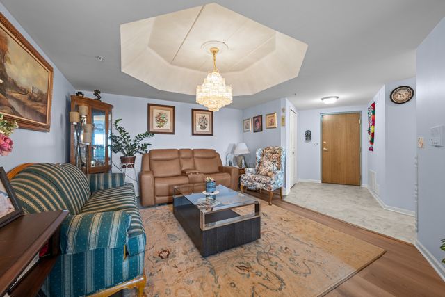 8515 Woodward Avenue 303, Woodridge, IL 60517