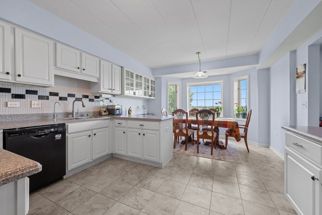 8515 Woodward Avenue 303, Woodridge, IL 60517