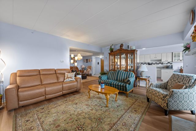 8515 Woodward Avenue 303, Woodridge, IL 60517
