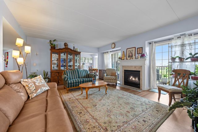 8515 Woodward Avenue 303, Woodridge, IL 60517