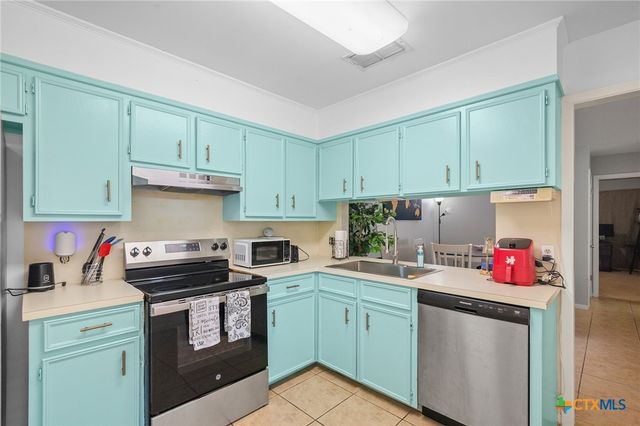 306 Waterford Drive, Victoria, TX 77901