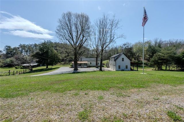 182 Henry Mack Hill Road, Rydal, GA 30171