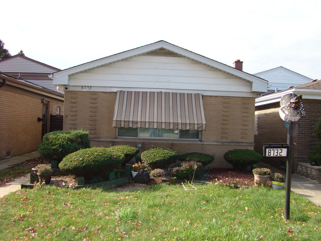 8732 S Calumet Avenue, Chicago, IL 60619