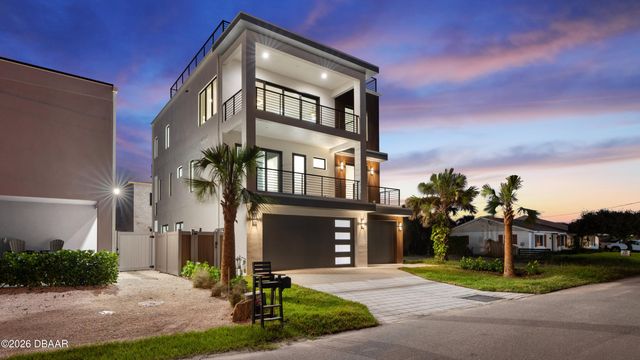 427 Columbus Avenue, New Smyrna Beach, FL 32169