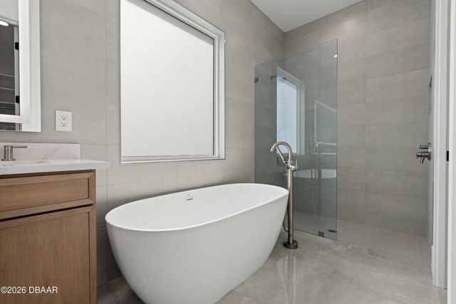 427 Columbus Avenue, New Smyrna Beach, FL 32169