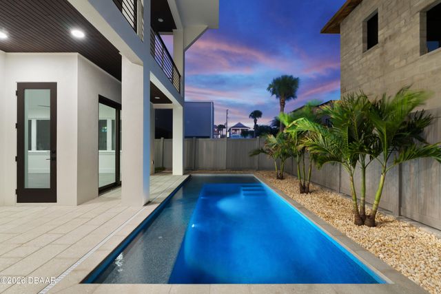 427 Columbus Avenue, New Smyrna Beach, FL 32169