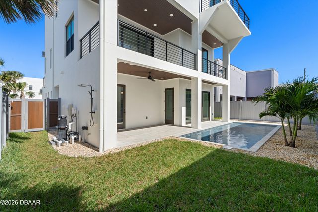 427 Columbus Avenue, New Smyrna Beach, FL 32169