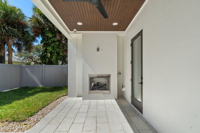 427 Columbus Avenue, New Smyrna Beach, FL 32169