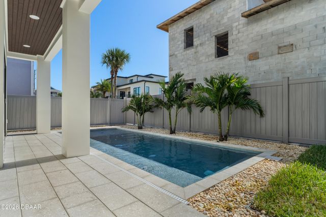 427 Columbus Avenue, New Smyrna Beach, FL 32169