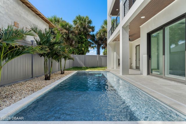 427 Columbus Avenue, New Smyrna Beach, FL 32169