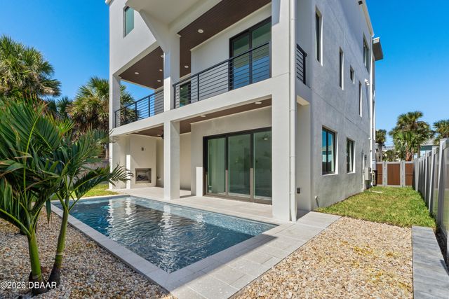 427 Columbus Avenue, New Smyrna Beach, FL 32169