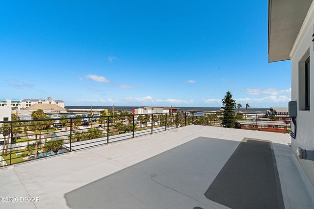 427 Columbus Avenue, New Smyrna Beach, FL 32169