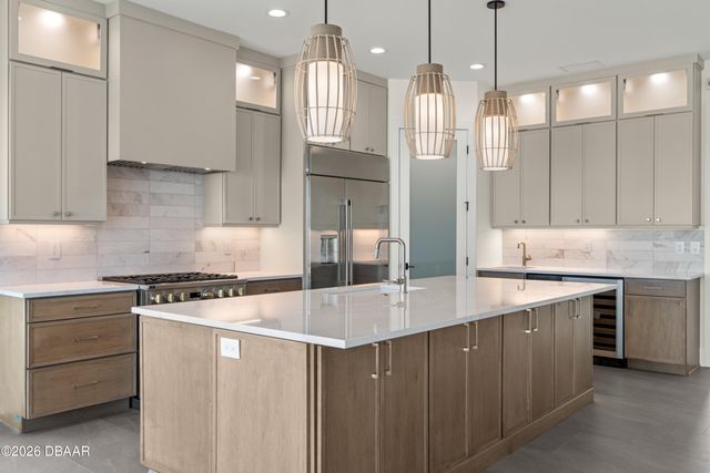 427 Columbus Avenue, New Smyrna Beach, FL 32169